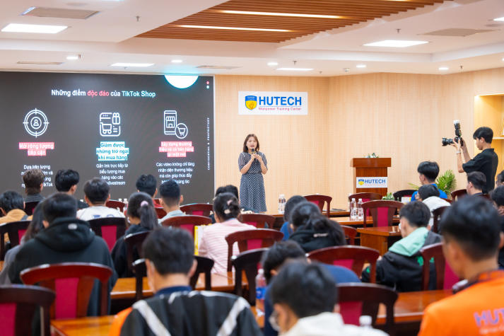 TikTok UniTour 2025 "đổ bộ" HUTECH, giải mã cơ hội nghề nghiệp trong nền kinh tế sáng tạo 83