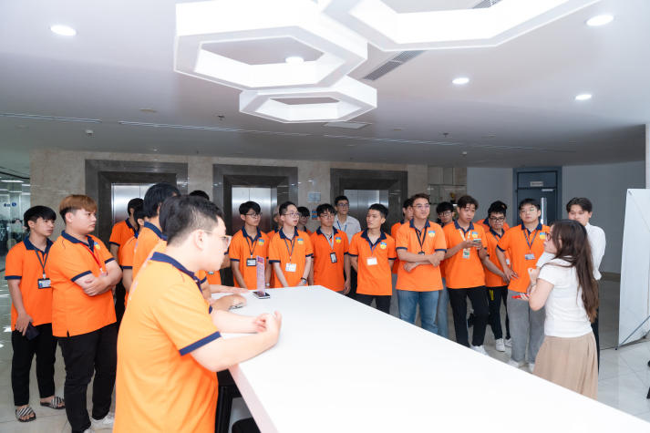 HUTECH IT Office Tour 2025: Sinh viên khám phá môi trường làm việc tại "ông lớn" ngành công nghệ FPT IS 59