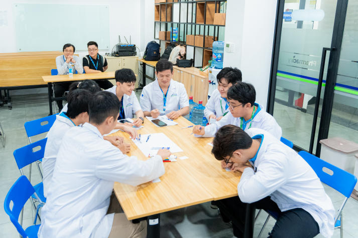 HUTECH PharmaCom Tour: Sinh viên Khoa Dược “chạm ngõ” hệ thống nhà thuốc hiện đại Pharmacity 61