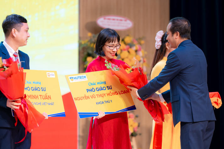 [Video] HUTECH long trọng công bố xếp hạng QS Ranking trong dịp Tri ân Nhà giáo 20/11 93