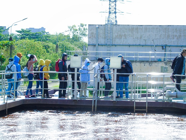 Sinh viên Kỹ thuật môi trường tham quan hệ thống vận hành xử lý tại các nhà máy nước 29