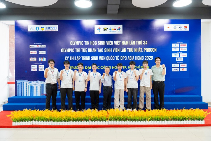 [Ảnh] Gần 1000 thí sinh bước vào chuỗi thử thách công nghệ tại OLP’25, OlpAI’25, Procon’25 và ICPC Asia HCMC 2025 15