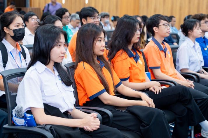 Sinh viên Khoa Công nghệ thông tin nâng tầm trải nghiệm công nghệ tại iTECH EXPO - TP.HCM 2024 66