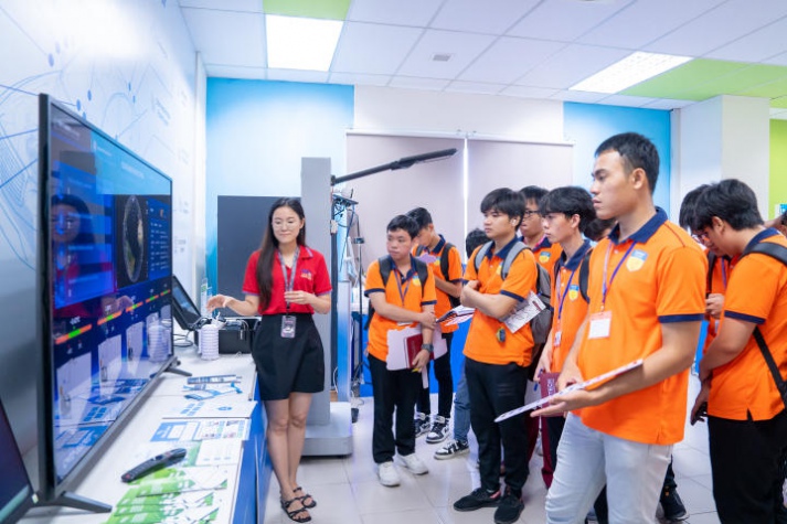 [Video] Trầm trồ trước loạt tips học “10 điểm chất lượng” của Gen Z HUTECH 104