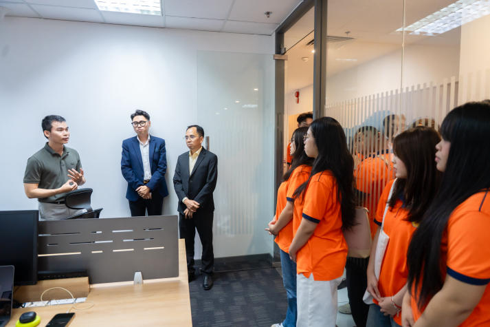 PR-ers HUTECH “chạm” môi trường doanh nghiệp tài chính tại Mirae Asset 58
