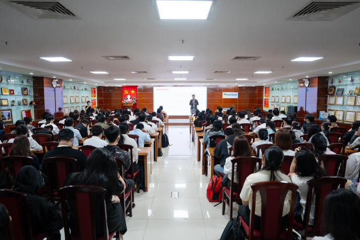 Trải nghiệm phỏng vấn cùng nhà tuyển dụng, sinh viên Khoa Tiếng Anh tăng kỹ năng nghề nghiệp 9