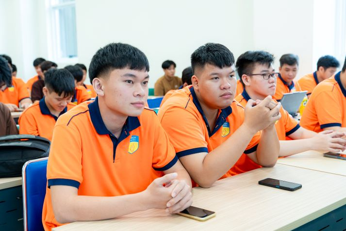 [Ảnh] HUTECH Innovatalk 2026: Sinh viên giải bài toán nông nghiệp đa giá trị từ thực tiễn xã Bình Mỹ (TP.HCM) 57