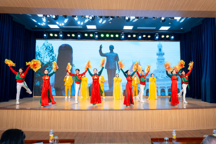 HUTECH hưởng ứng “Ngày hội của toàn dân”: Lan tỏa tình đoàn kết và niềm tin xã hội 49