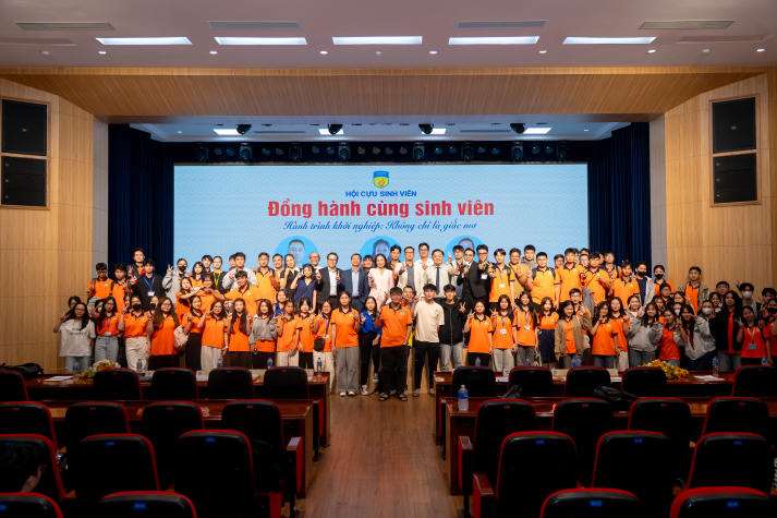 Sinh viên HUTECH học “bí quyết khởi nghiệp thật” từ CEO đàn anh 97