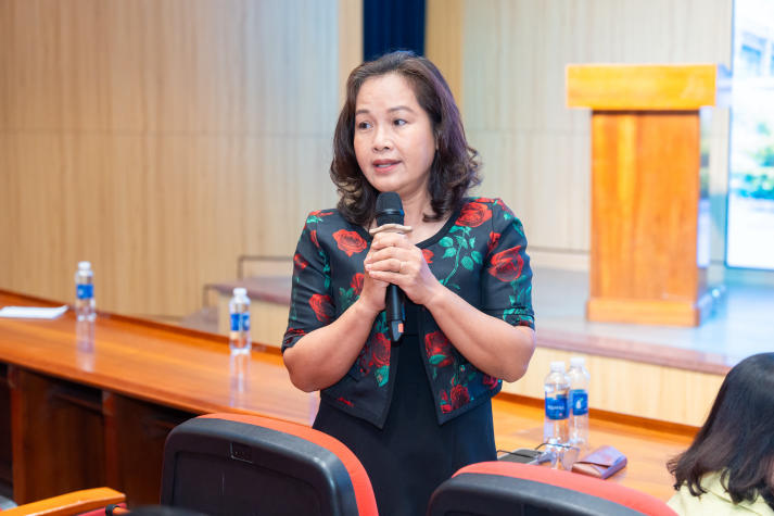Tân sinh viên Khoa Thẩm mỹ và Khoa học sự sống sẵn sàng cho hành trình đại học 82