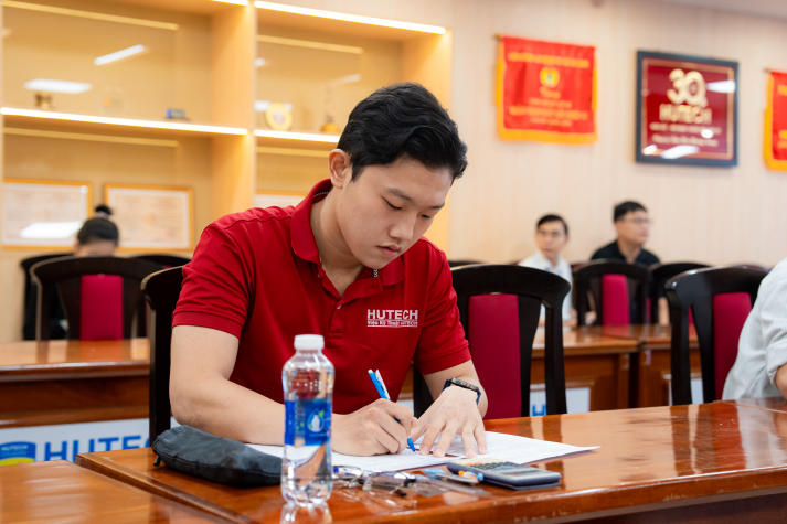 Sinh viên Viện Kỹ thuật “giải mã” bài toán thực tiễn tại Olympic Cơ học 2026 37