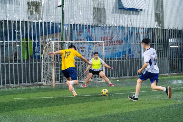[Hội thao CB-GV-NV 2026] Mưa lớn không hạ nhiệt hai trận cầu 12 bàn thắng 78