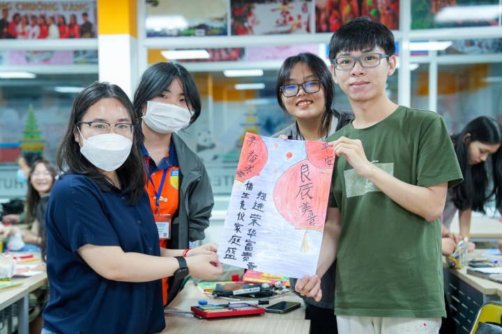 Sinh viên Khoa Trung Quốc học hào hứng tìm hiểu về ngày Tết Nguyên tiêu của Trung Quốc 75