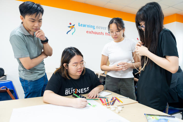 Sinh viên HUTECH và SP tăng tốc hoàn thiện dự án trước thềm Triển lãm sản phẩm LeX 2025 64