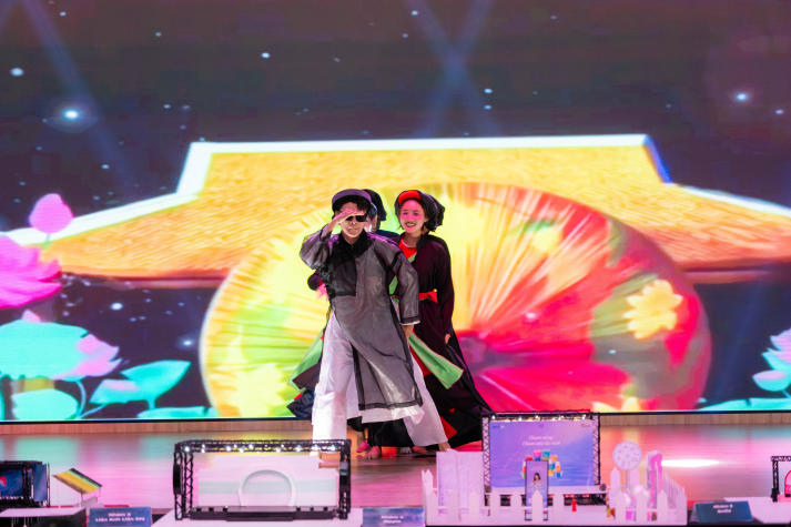 “Phù thủy sân khấu” HUTECH hiện thực hóa ý tưởng thành mô hình sân khấu sống động 40