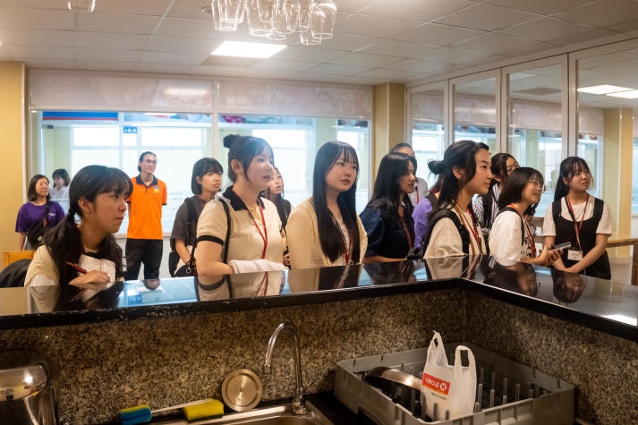 Học sinh Trường THPT Thành phố Fujinomiya (Nhật Bản) thích thú khám phá HUTECH và Chương trình “Home visit VJIT” 49