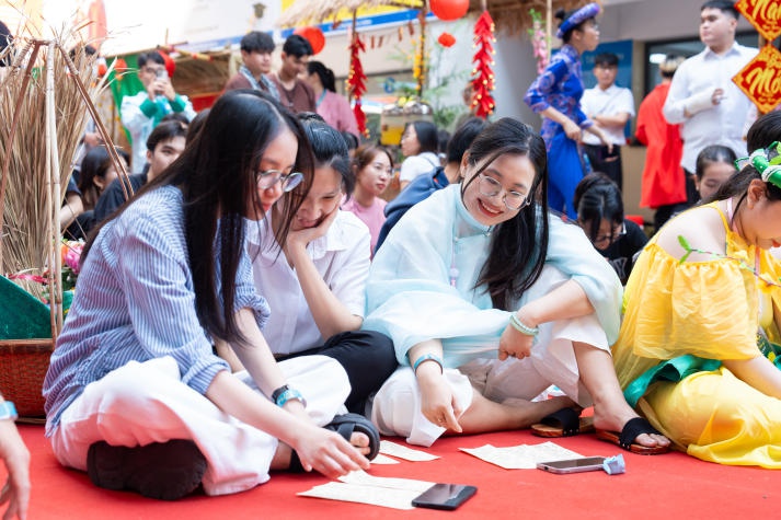 Độc đáo nét đẹp văn hoá tại “Tết Nguyên Phong” của sinh viên Quản trị Du lịch - Nhà hàng - Khách sạn 55