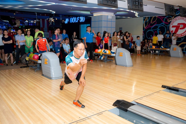 [Hội thao CB-GV-NV HUTECH 2024] Cúp vàng bộ môn Bowling đã xác định chủ nhân 27