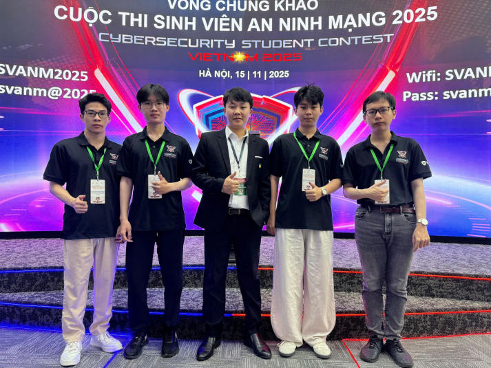 Năng lực - tốc độ - bản lĩnh: Sinh viên Khoa CNTT tỏa sáng tại cuộc thi Sinh viên An ninh mạng 2025 11