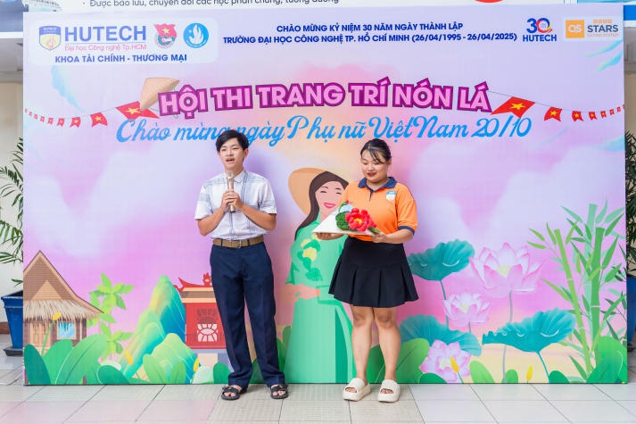 Tôn vinh vẻ đẹp truyền thống và tinh thần phụ nữ Việt qua Hội thi trang trí nón lá Khoa Tài chính - Thương mại 72