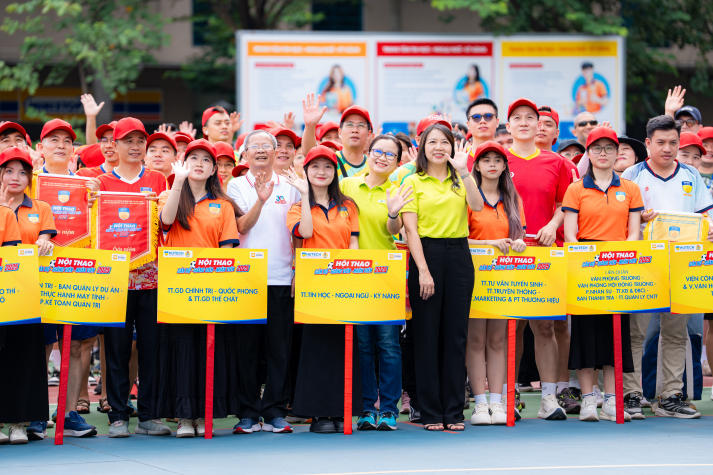 [Video] Sôi động, gắn kết và bùng nổ tại Hội thao Cán bộ - Giảng viên - Nhân viên HUTECH 2025 122