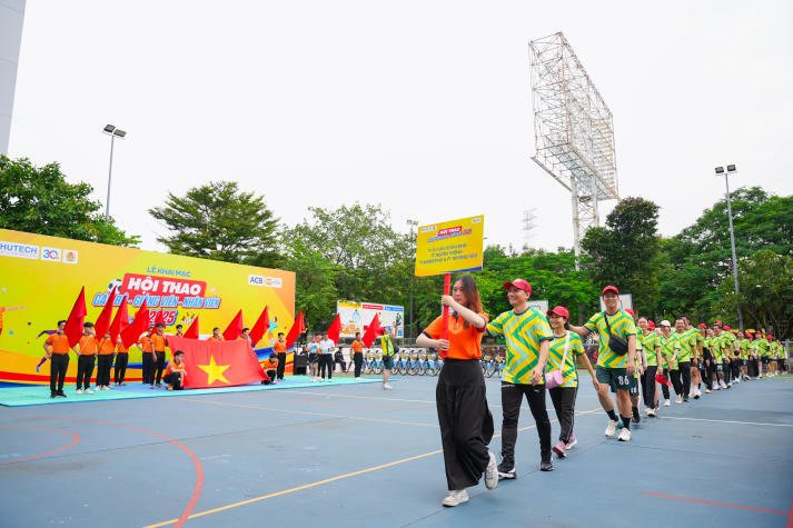 [Video] Sôi động, gắn kết và bùng nổ tại Hội thao Cán bộ - Giảng viên - Nhân viên HUTECH 2025 37