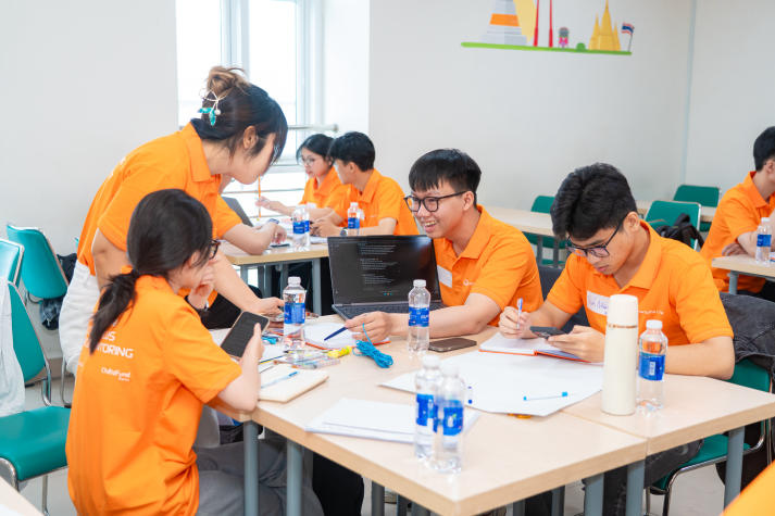 [Video] HUTECH-ers trang bị kiến thức thực chiến về trách nhiệm xã hội của doanh nghiệp 64