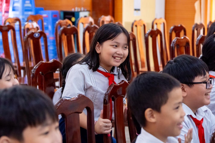 [Ảnh] Khoa Tài chính - Thương mại đồng hành cùng "Tết cho em 2025": Trao niềm vui, nhận yêu thương 73