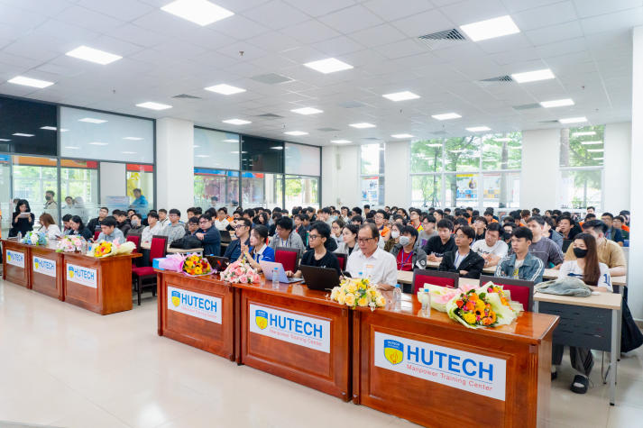 Phát triển phần mềm thời AI: Sinh viên Công nghệ thông tin chủ động bắt nhịp xu hướng mới 42