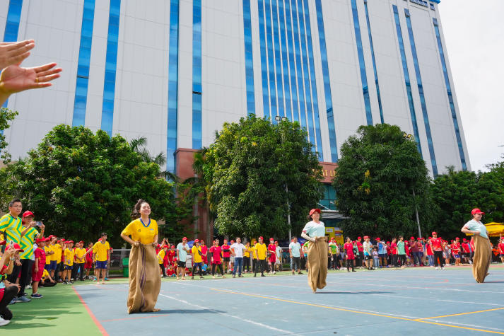 [Video] Sôi động, gắn kết và bùng nổ tại Hội thao Cán bộ - Giảng viên - Nhân viên HUTECH 2025 210