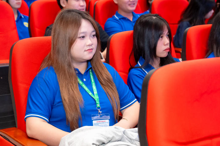 Tân sinh viên Khoa Thú y khởi đầu chặng đường đại học bằng tri thức, công nghệ và lòng trắc ẩn 93