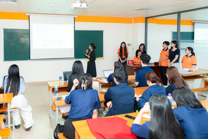 Pitching trước doanh nghiệp, sinh viên Quan hệ công chúng thử sức với bài toán truyền thông thực tế 40