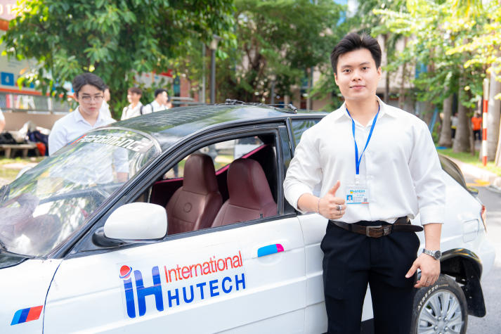 [Video] Sinh viên I-HUTECH bắt nhịp xu hướng giao thông tương lai với loạt đồ án ô tô xanh 60