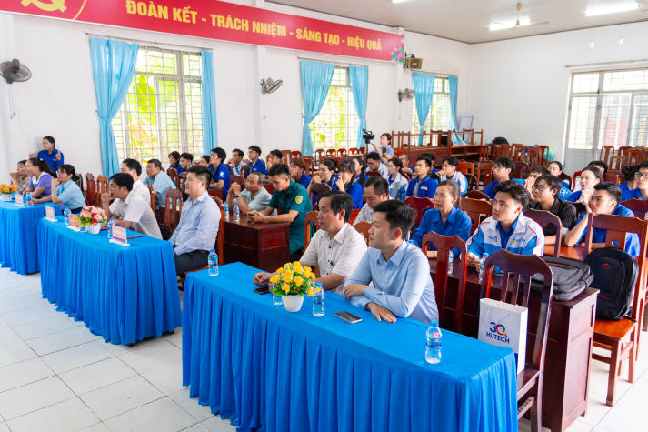 Mùa hè xanh HUTECH 2025 mặt trận Đồng Tháp: Hành trình trưởng thành, gắn kết và lan tỏa yêu thương 12