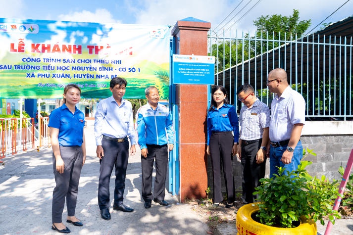 Sôi nổi Ngày hội và nghiệm thu công trình Sân chơi thiếu nhi cùng các chiến sĩ Mùa hè xanh HUTECH mặt trận TP.HCM 57