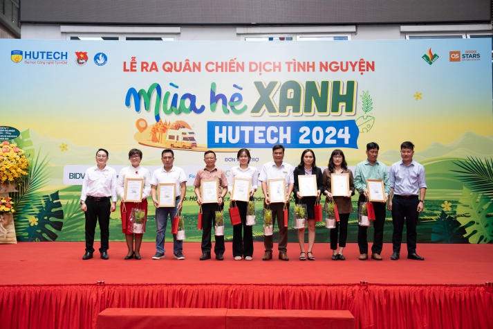 [Video] Hoa hậu Lê Hoàng Phương cùng chiến sĩ Mùa hè xanh HUTECH 2024 chính thức xuất quân 126