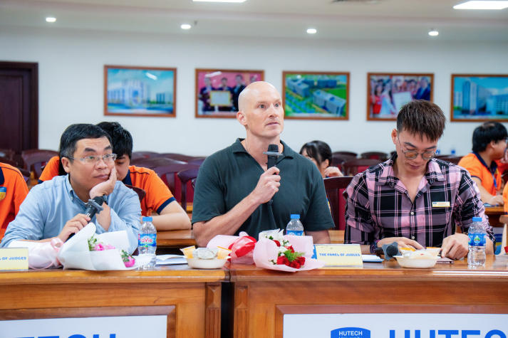 HUTECH Spelling Bee 2025: “Đấu trường từ vựng” của những bản lĩnh trẻ 40