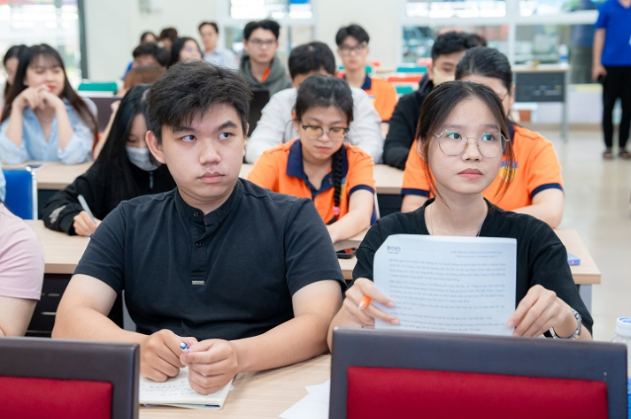 Rèn luyện kỹ năng viết bài tranh luận và biện hộ cho sinh viên Khoa Luật 43