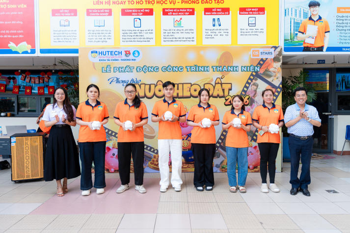 Sinh viên Khoa Tài chính - Thương mại lan tỏa tinh thần sẻ chia qua phong trào nuôi heo đất 37