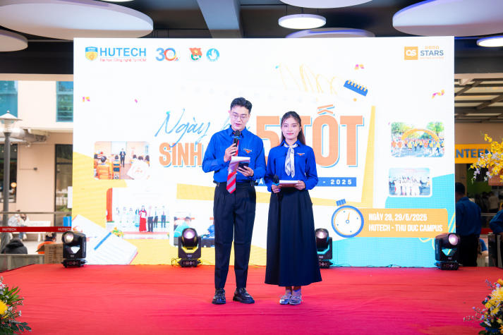 Ngày hội Sinh viên 5 tốt HUTECH năm học 2024 - 2025: Chạm vào hành trình “5 tốt” với không gian triển lãm rèn luyện toàn diện 41