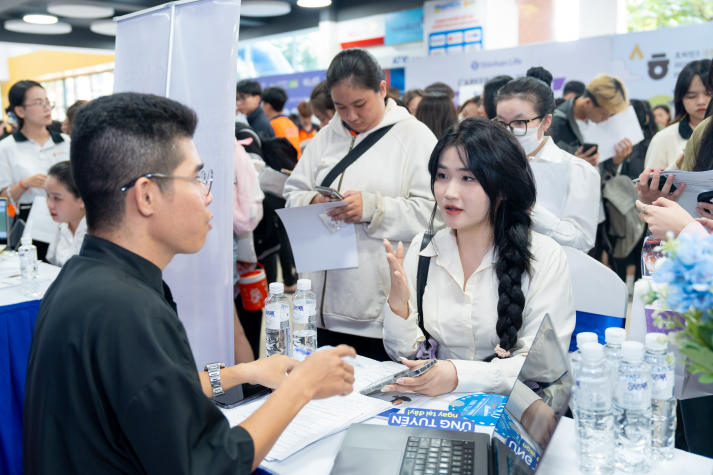 HUTECH-ers sẵn sàng chạm cơ hội việc làm, kết nối văn hóa tại Ngày hội văn hóa và tuyển dụng Việt - Hàn 2025 vào 15/5 tới 65