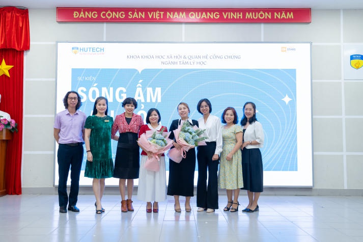 Sinh viên Tâm lý học HUTECH tổ chức talkshow tâm lý và báo cáo dự án chăm sóc sức khoẻ tinh thần “Sóng ấm lan toả” 38