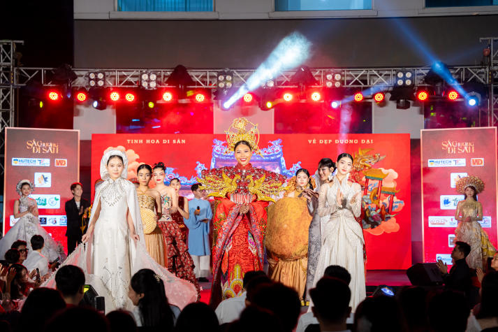 [Video] Làm liveshow sáng tạo như dân chuyên - Sinh viên Truyền thông đa phương tiện HUTECH khẳng định chất riêng 21