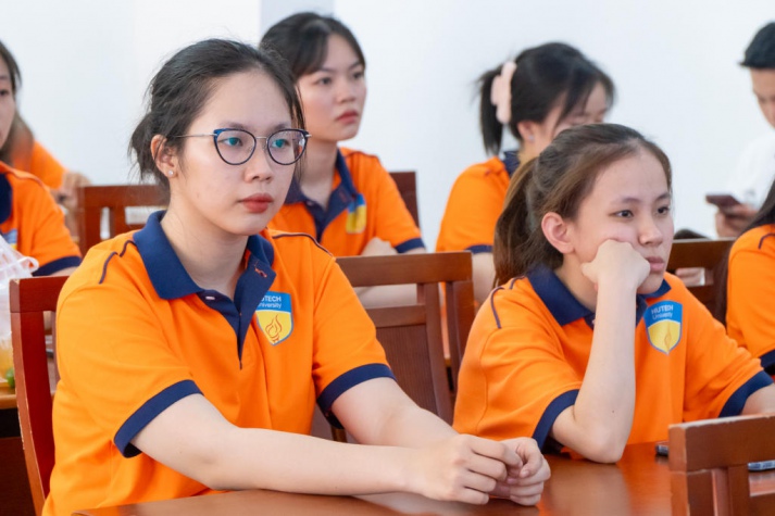 Sinh viên Khoa Tài chính - Thương mại HUTECH tham quan Công ty CP Việt Nam Kỹ nghệ Súc sản VISSAN 53
