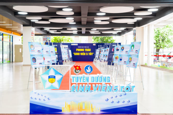 Ngày hội Sinh viên 5 tốt HUTECH năm học 2024 - 2025: Chạm vào hành trình “5 tốt” với không gian triển lãm rèn luyện toàn diện 56