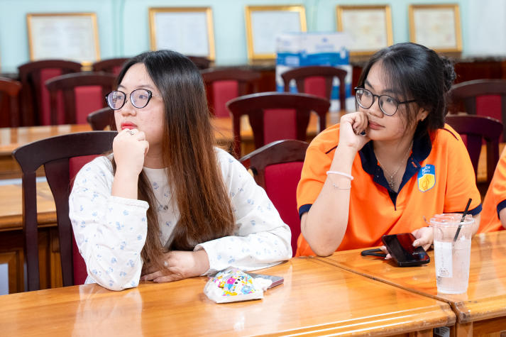 Sinh viên Quản trị kinh doanh tìm điểm khởi đầu cho công trình nghiên cứu 64