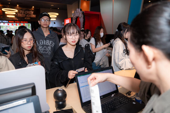 [Video] Tiếp cận điện ảnh cùng dàn diễn viên “Tử chiến trên không”, sinh viên HUTECH mở rộng góc nhìn nghệ thuật 47