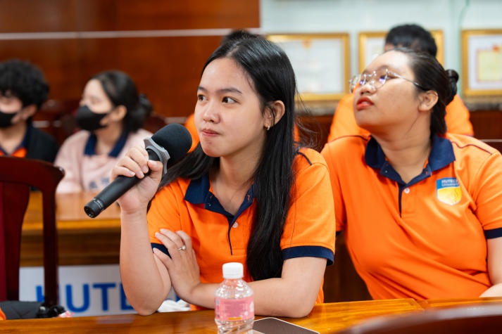 Sinh viên Khoa Tài chính - Thương mại "thăng hạng" kỹ năng giao tiếp tiếng Anh 61