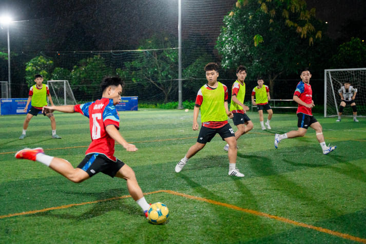 Red Sport đoạt cúp vô địch môn Bóng đá nam Giải thể thao chào đón tân sinh viên 34