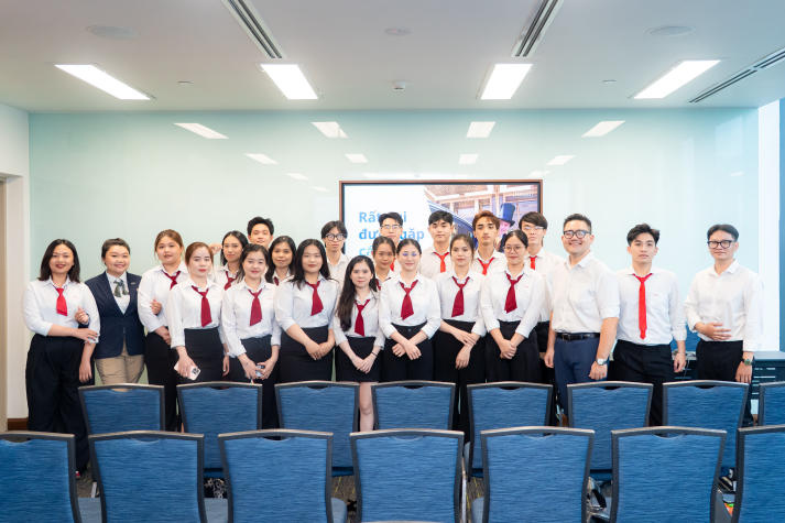 Trải nghiệm chuẩn “5 sao” tại Hilton Saigon của sinh viên Khoa Quản trị Du lịch - Nhà hàng - Khách sạn 98